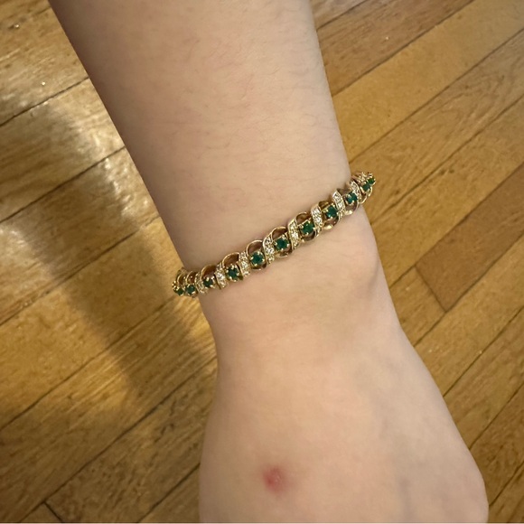 Gubelin (swiss brand) Elegant 18k Gold and Green Emerald Bracelet- 32.7grams - Picture 5 of 10